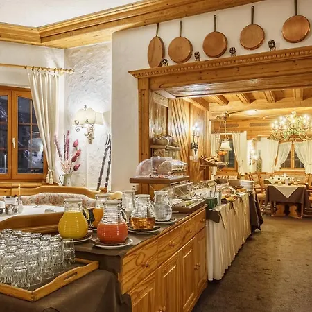 Hotel Alpenroyal 3*
